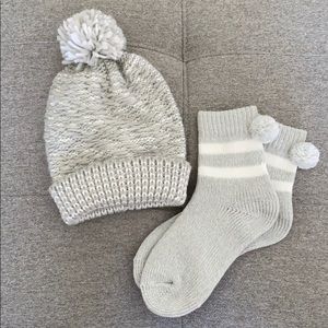 Grey beanie and cozy socks set, never worn!